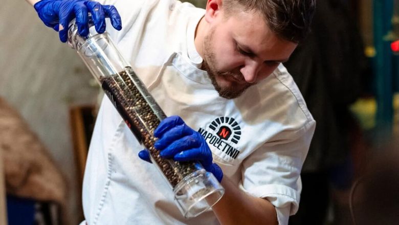 VIDEO | De ce nu îți iese pizza acasă ca la restaurant. Greșeala care strică tot aluatul. Mirlogeanu Sorin: „Poți avea ingrediente foarte bune, dar rezultatul nu va fi același”