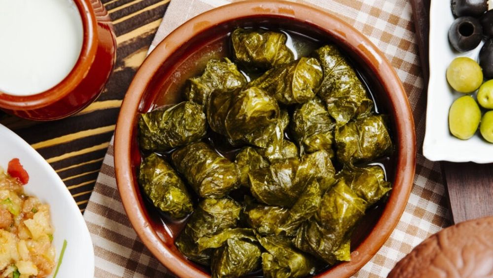 Reportaj BBC: Bunicuțele care au salvat bucătăria tradițională albaneză, care risca să dispară, în contextul emigrării masive din anii '90