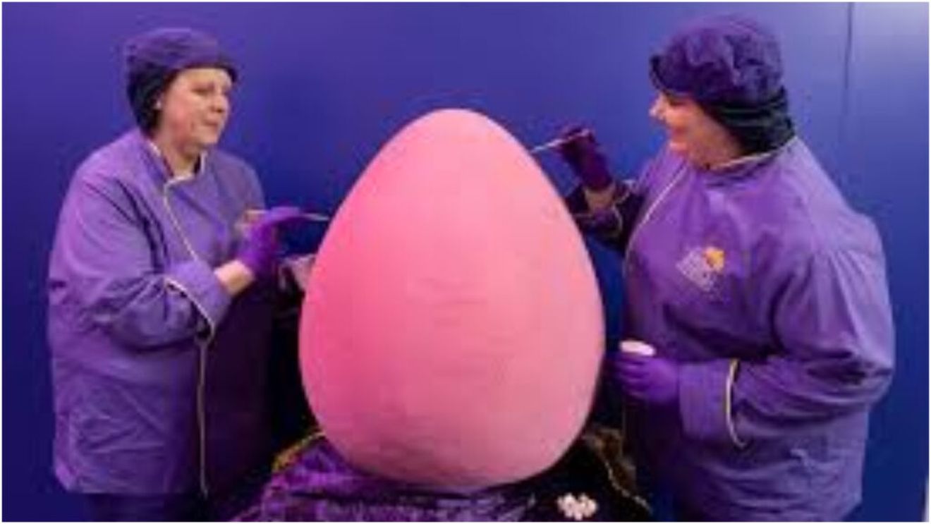 Record dulce înainte de Paște/ Cel mai mare ou de ciocolată din lume cântărește 55 de kilograme