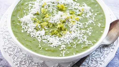 Bol verde cu smoothie și matcha / Un mic dejun energizant și ușor, rapid de preparat,  numai bun când ești grăbit