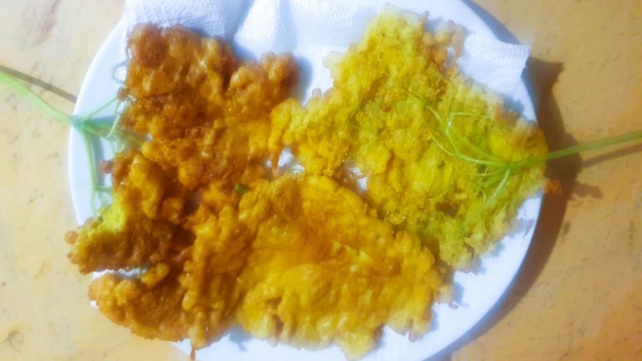 VIDEO / ABC în bucătărie. Flori de soc pané sau clătite americane din flori de soc. Cele mai simple două idei cu aceste flori de sezon, în afară de socată