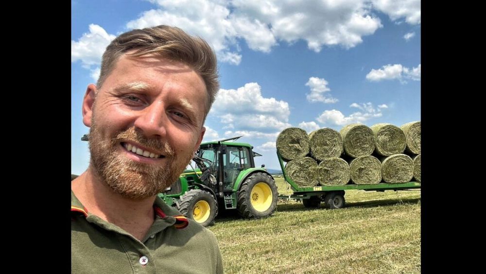 Fermier: „Agricultura, mai ales creșterea de animale, nu mai este făcută doar de cei care nu știu să facă altceva, așa cum era în trecut. În zilele noastre, când alegi să fii fermier, de fapt alegi să faci mai multe meserii, cu mândrie”