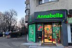 ANALIZĂ | Poate Annabella, un „regional Hero” de familie, să câștige pariul proximității în Bucureștiul marilor rețele? „Are șansa să ocupe exact spațiul dintre corporația de retail și piața de cartier. Dar nu îl poți ocupa cu afișe și sloganuri, ci cu oameni care știu cum te cheamă”