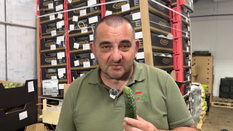 Cum alegi castraveții buni de pe tarabă și de ce se înmoaie la murat. Lucian Dragomir, legumicultor și promotor al producătorilor locali: „Când sunt drepți, înseamnă că au crescut corect”
