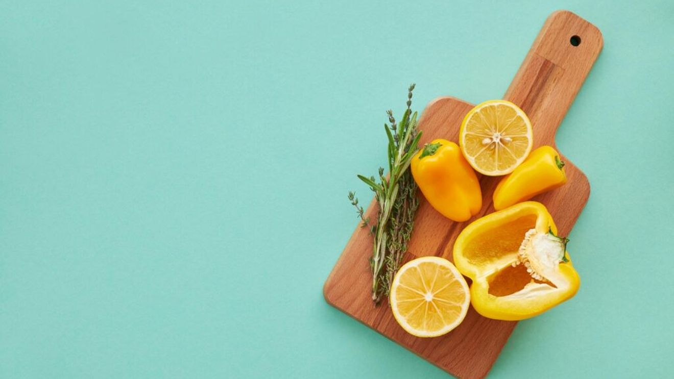 Dacă ardeiul gras are un…pui de ardei crescut în interior mai este comestibil? / Iată ce se află în spatele acestui fenomen natural, care apare și la alte fructe și legume, și de ce le poți mânca fără griji