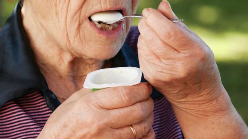 Femeia care a trăit până la 117 ani mânca zilnic acest aliment simplu / Ce au descoperit cercetătorii despre intestinul ei