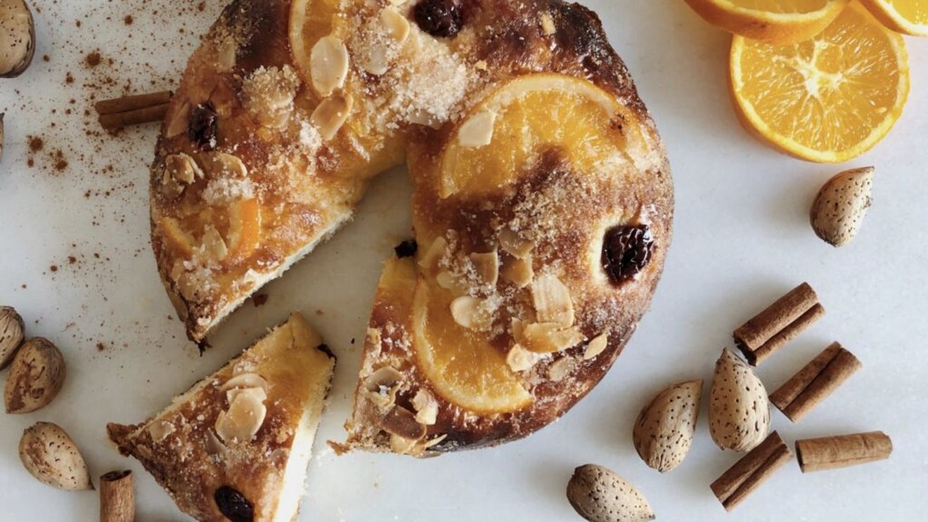 Ceva dulce | După ce vezi cât de simplu se fac, nu vei mai cumpăra portocale confiate din comerț! Rețeta pas cu pas / Pot fi folosite în decorarea cozonacilor sau a torturilor sau pot fi glazurate cu ciocolată / Bonus: se pot pregăti chiar și la microunde