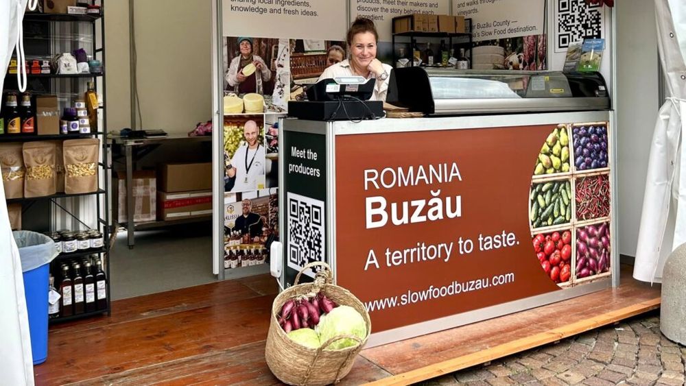 A început Terra Madre Salone del Gusto 2026, unul dintre cele mai importante evenimente internaționale dedicate alimentației sustenabile și produselor locale / România, reprezentată de Slow Food Buzău