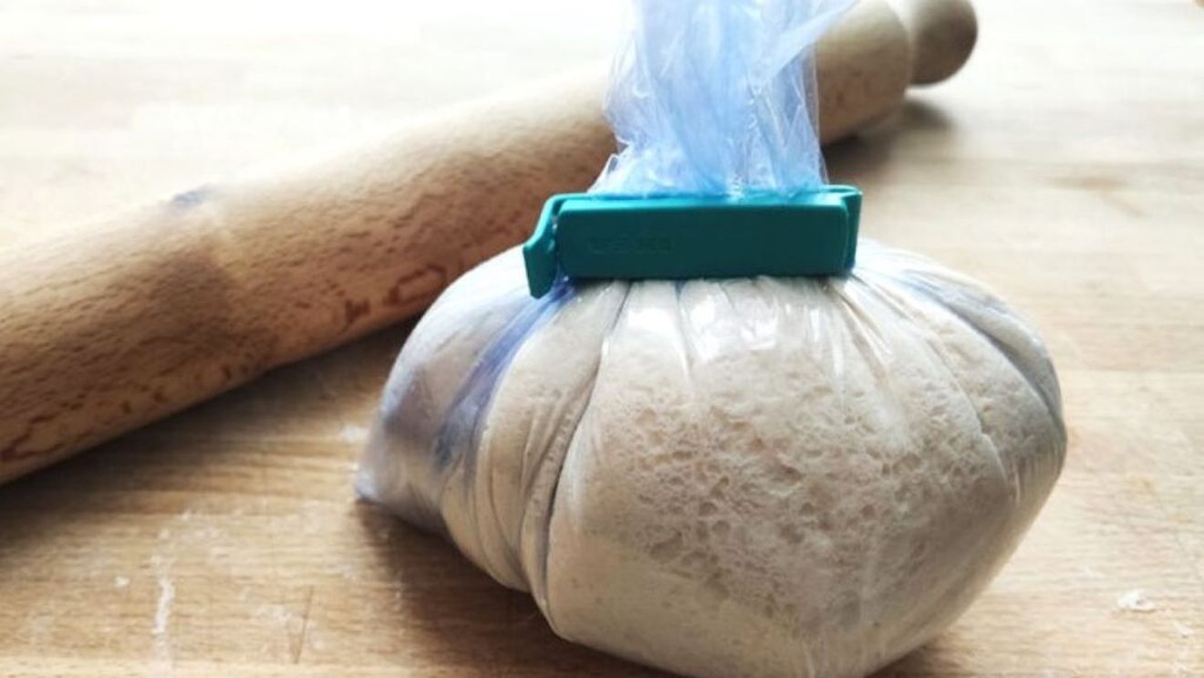 ABC în bucătărie. Știai că un rest de aluat dospit vechi poate îmbunătăți gustul, aroma și textura pâinii sau blatului de pizza. Daniel Ion, Casa del Pan: „E una dintre cele mai vechi metode folosite de brutari, chiar dacă mulți nu recunosc asta”