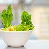 Resturile alimentare care se pot transforma în legume noi / Cum poți regenera anumite plante la tine acasa