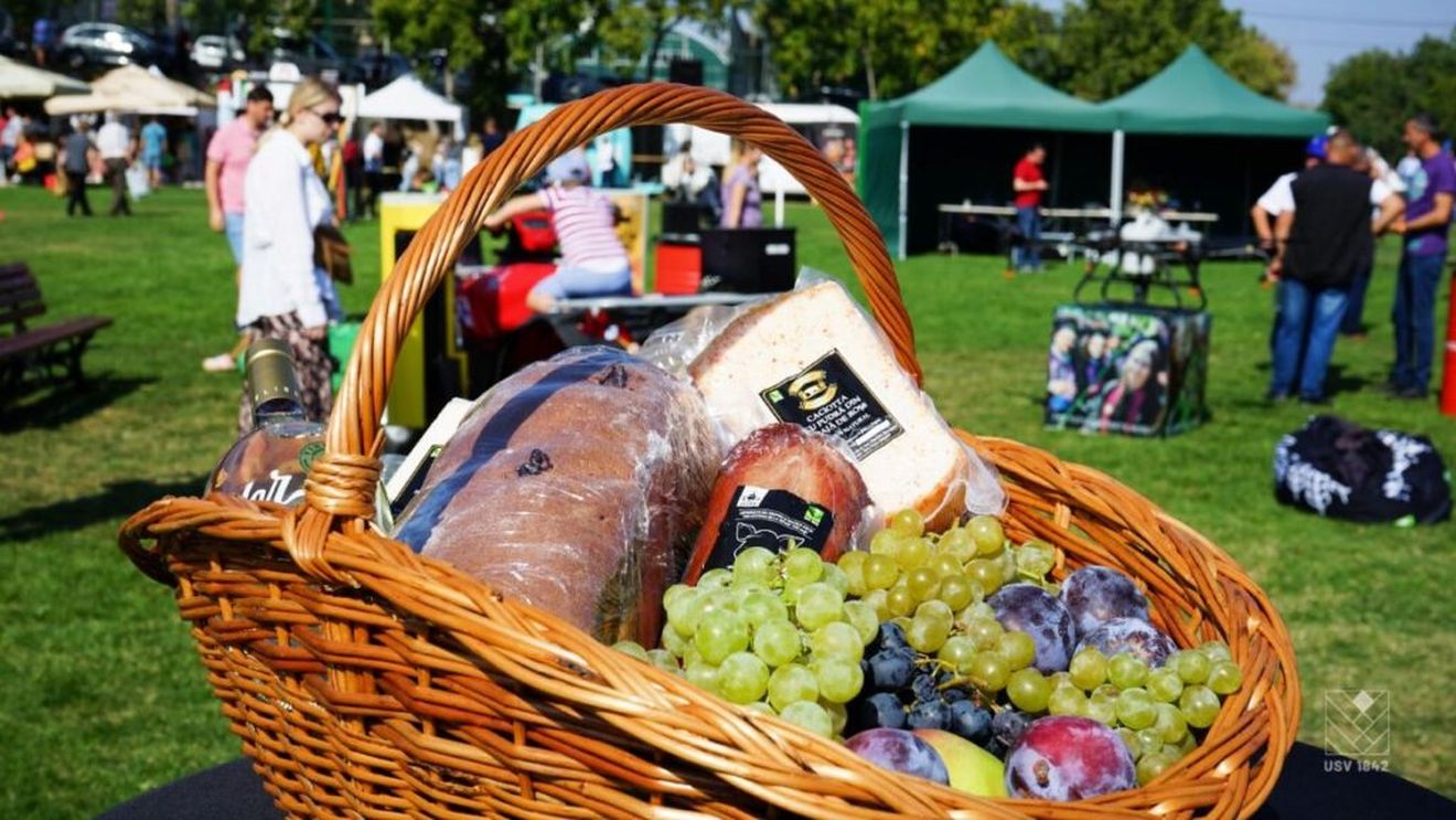 Iaşi: Zilele Recoltei, organizate de USV, reunesc peste 90 de producători din zona Moldovei