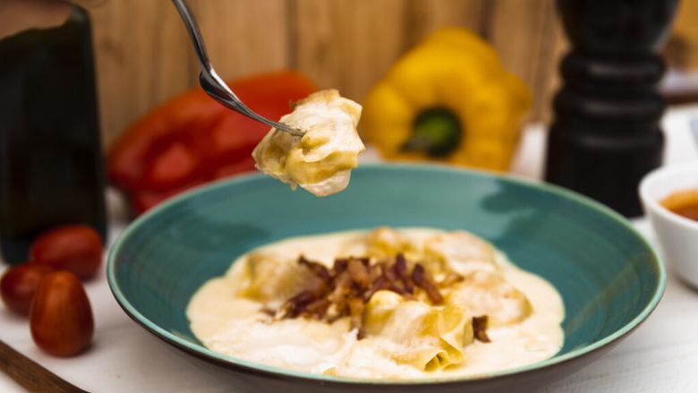 Calcan cu piure de conopidă: Cum gătești acasă un preparat simplu, cu aer de restaurant