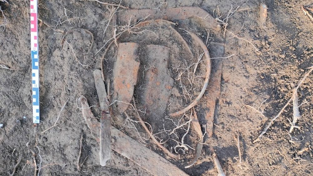Depozite de unelte agricole din fier datând din perioada medievală timpurie, descoperite într-un sat situat la câţiva kilometri de Ploieşti