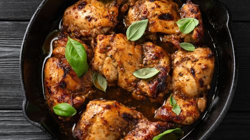Pui cu oțet balsamic la slow cooker / Rețeta cu doar 5 ingrediente: fragedă și plină de savoare