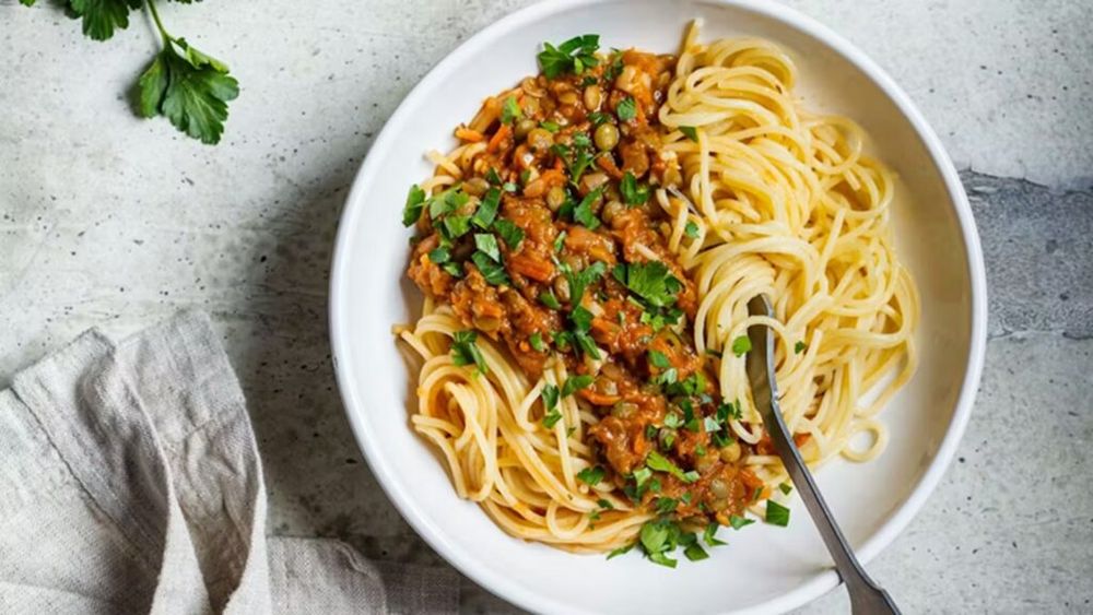Paste bologneze de post / Rețeta care a înlocuit carnea cu un produs vegetal la îndemână ne-a cucerit de la prima încercare