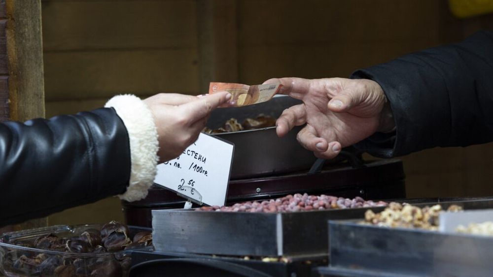 Scumpiri în lanț pentru legume și fructe în Bulgaria, după introducerea euro / Singurele produse care s-au ieftinit