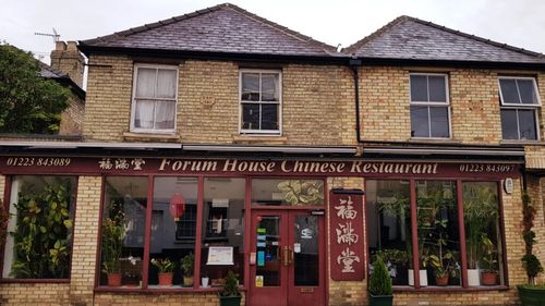 Proprietarului unui restaurant din UK a verificat timp de o săptămână înregistrările de pe telecamerele interne pentru a demonstra unui client că recenzia negativă pe care o lăsase despre consumație nu corespundea faptelor