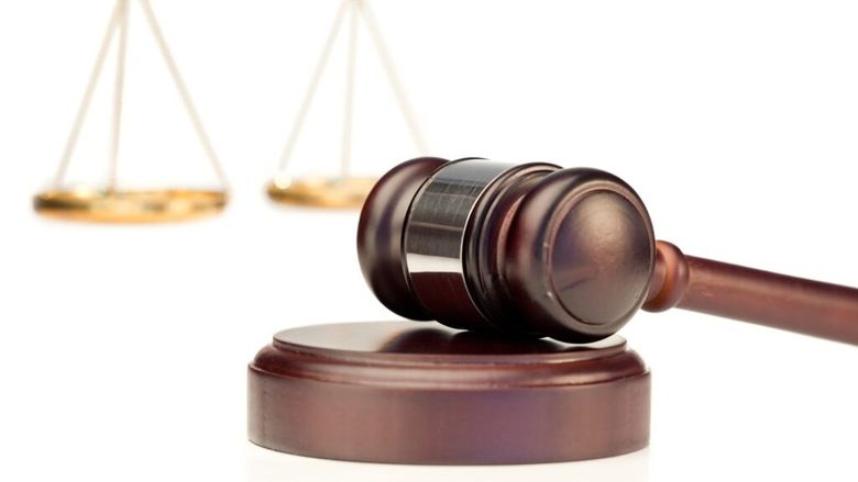 Miere, scrumbie, pălincă şi miel pentru drob, pe lista „atențiilor” pe care le primea unul dintre cei doi procurori din Constanța arestați pentru 60 de zile