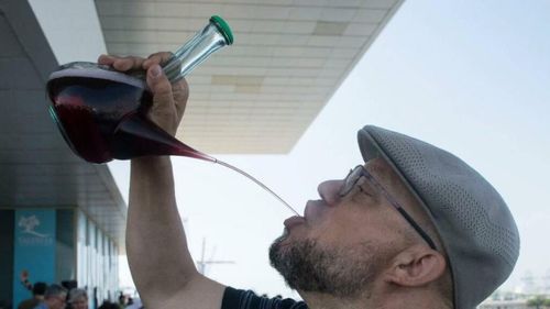 Obiecte ciudate inventate pentru a te ajuta să mănânci și să bei. Probabil nici nu știai că există