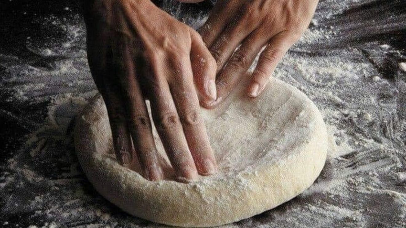 Vechi tradiții populare, legate de Sfântul Andrei: Fetele preparau o turtă sărată pentru a-și vedea ursitul, iar femeile evitau folosirea cuțitului / Etnolog: „Dacă fata visa pâine, bărbatul era bun”