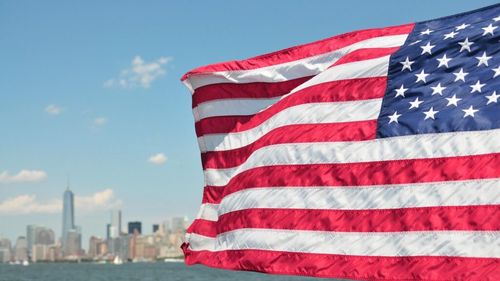 Încrederea consumatorilor din SUA s-a prăbuşit în aprilie, pe fondul temerilor crescute privind inflaţia, arată sondajul Universităţii din Michigan: „Au trecut de la anxioşi la îngroziţi”