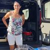 FOTO/VIDEO | Din livezile bunicilor, într-un magazin bazat pe încredere / Povestea unei familii din Tăuții Măgherăuși care își lasă fructele la autoservire / Raluca Cioci: „Lumea vede ce fructe am, își alege ce dorește și pune banii în cutiuță”