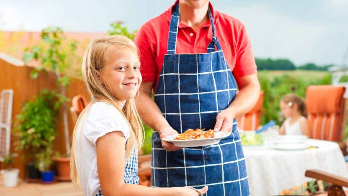 Cum arată un grătar echilibrat pentru copii și cel fel de carne alegem / Tania Fântână (nutriționist): „Când copiii văd că mâncarea sănătoasă e gustoasă, e mult mai ușor să învețe obiceiuri bune, să le integreze pe termen lung”