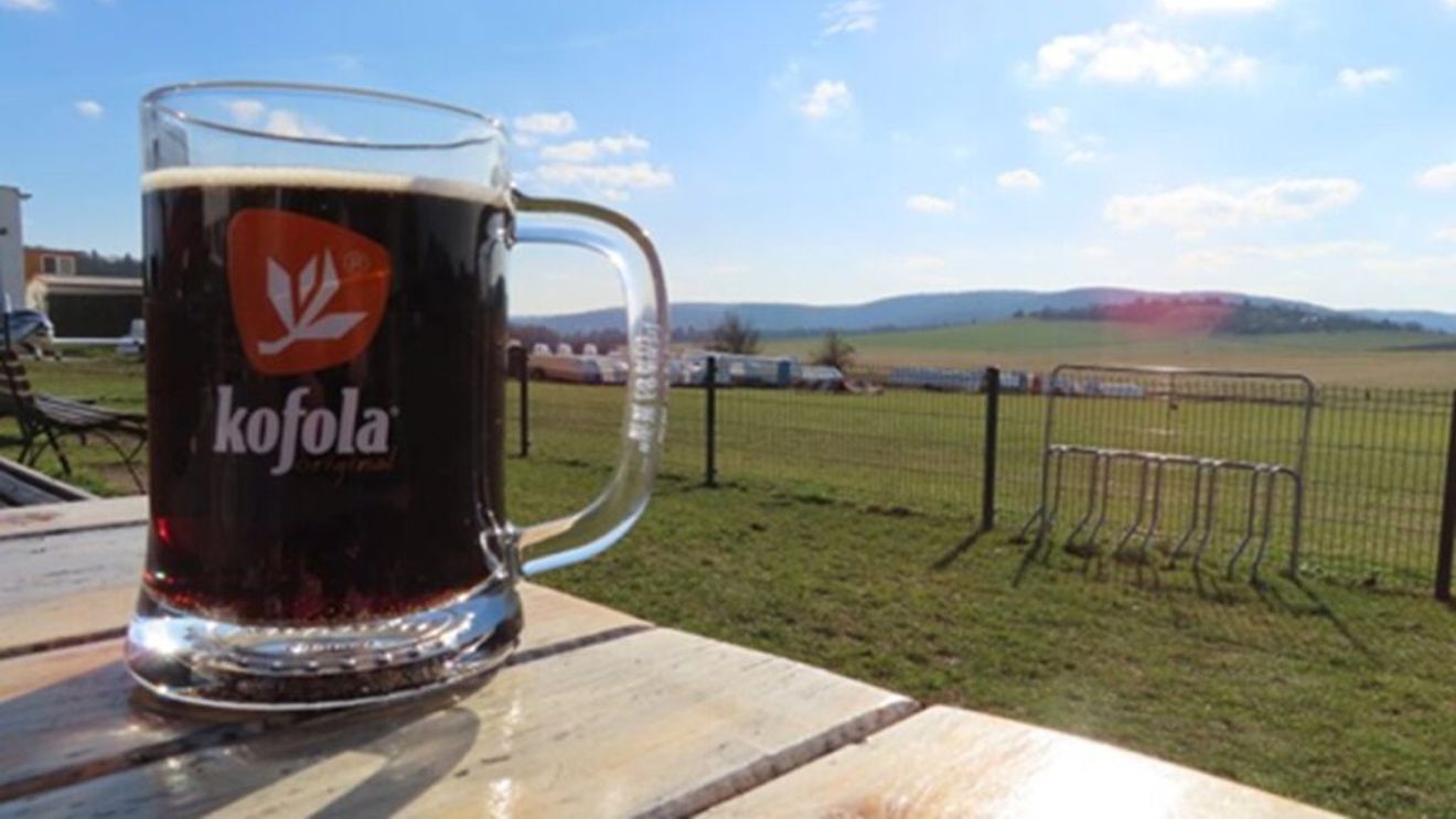 Cola creată în comunism ca să învingă Coca-Cola se vinde și astăzi / Opt rivali locali cu rețete surprinzătoare / România a avut Quik Cola, dar produsul a dispărut de pe piață