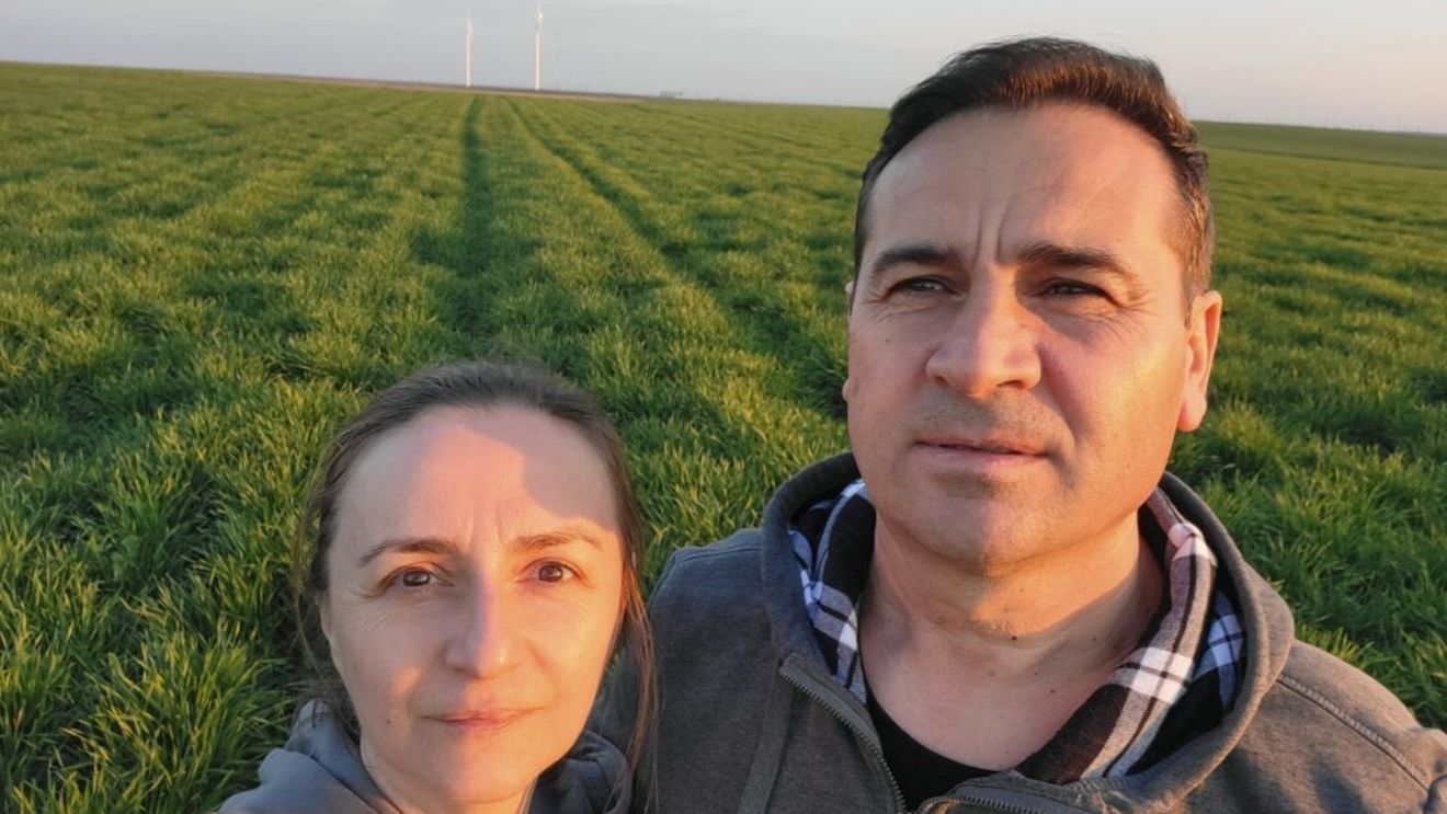Doi fermieri lansează un apel public pentru a ieși dintr-un blocaj financiar: „Seceta repetată și prețurile foarte scăzute la cereale ne-au afectat grav activitatea” / „Chiar și o donație simbolică de 5 lei poate face diferența”