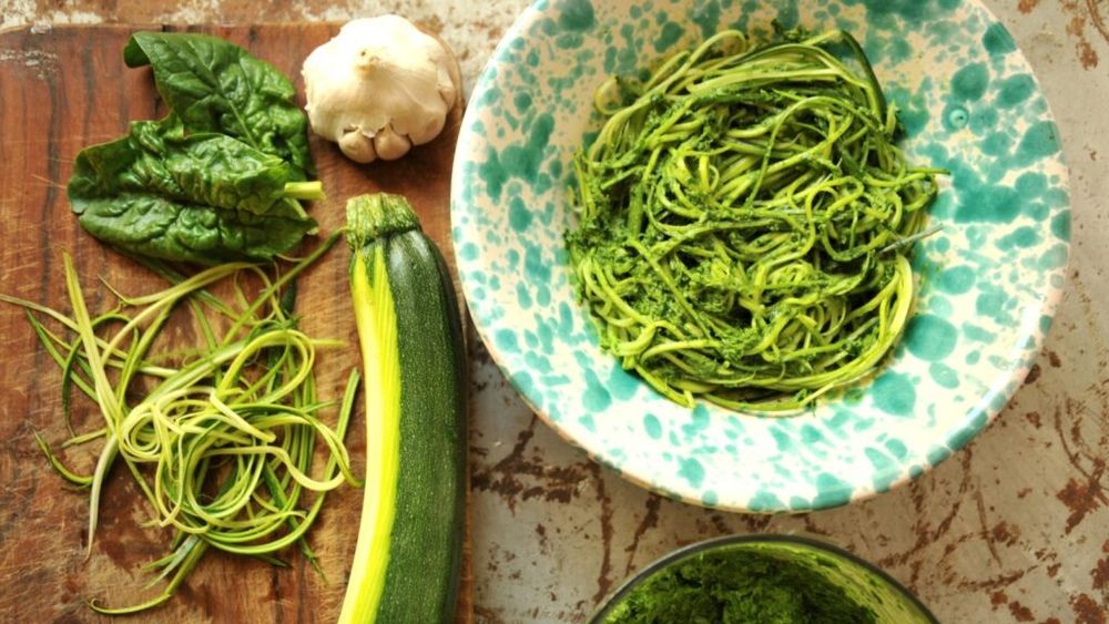 Pastele de vineri seara: Spaghetti cu dovlecel și lămâie / O rețetă simplă și aromată, gata în 20 de minute