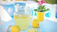 Cea mai simplă rețetă de limonadă cu mentă, fără zahăr. Băutura răcoritoare care poate fi preparată în câteva minute