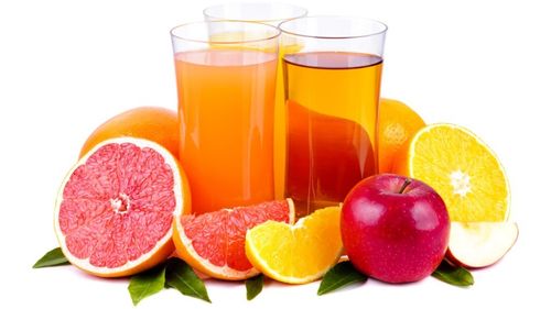 Greșeala de hidratare care poate afecta inima: Renunță la sucul de fructe ca sursă principală de hidratare / Apa reduce riscul evenimentelor cardiace, iar hidratarea corectă protejează inima