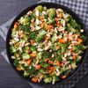 Cum să-ți umpli farfuria fără să mănânci prea multe calorii. Ce combinații recomandă nutriționiștii