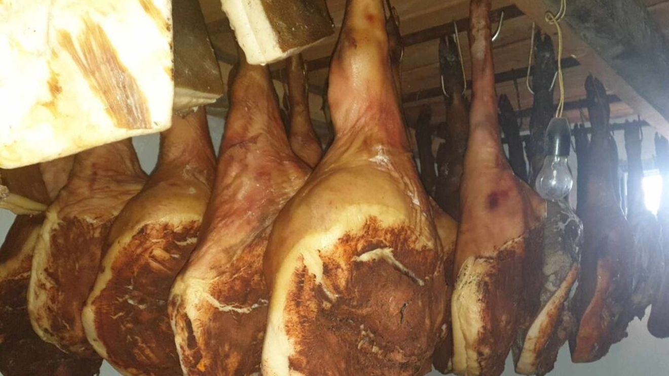 Cât de mare este deficitul comercial al României la capitolul produse de carne / Acesta depășește deja 1,7 miliarde de euro/ Vulnerabilitate: România a ajuns total dependentă de importul cărnii de porc