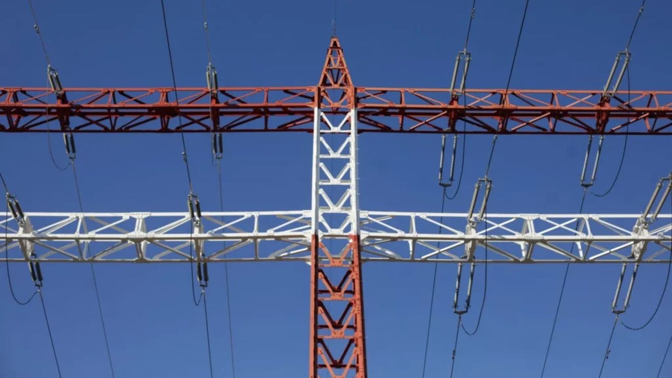 Ministrul Finanţelor anunță că „taxa pe stâlp” va fi de 1% pe valoarea netă a construcţiilor speciale din sectorul privat și de 0,5% pentru cele aflate în proprietatea statului