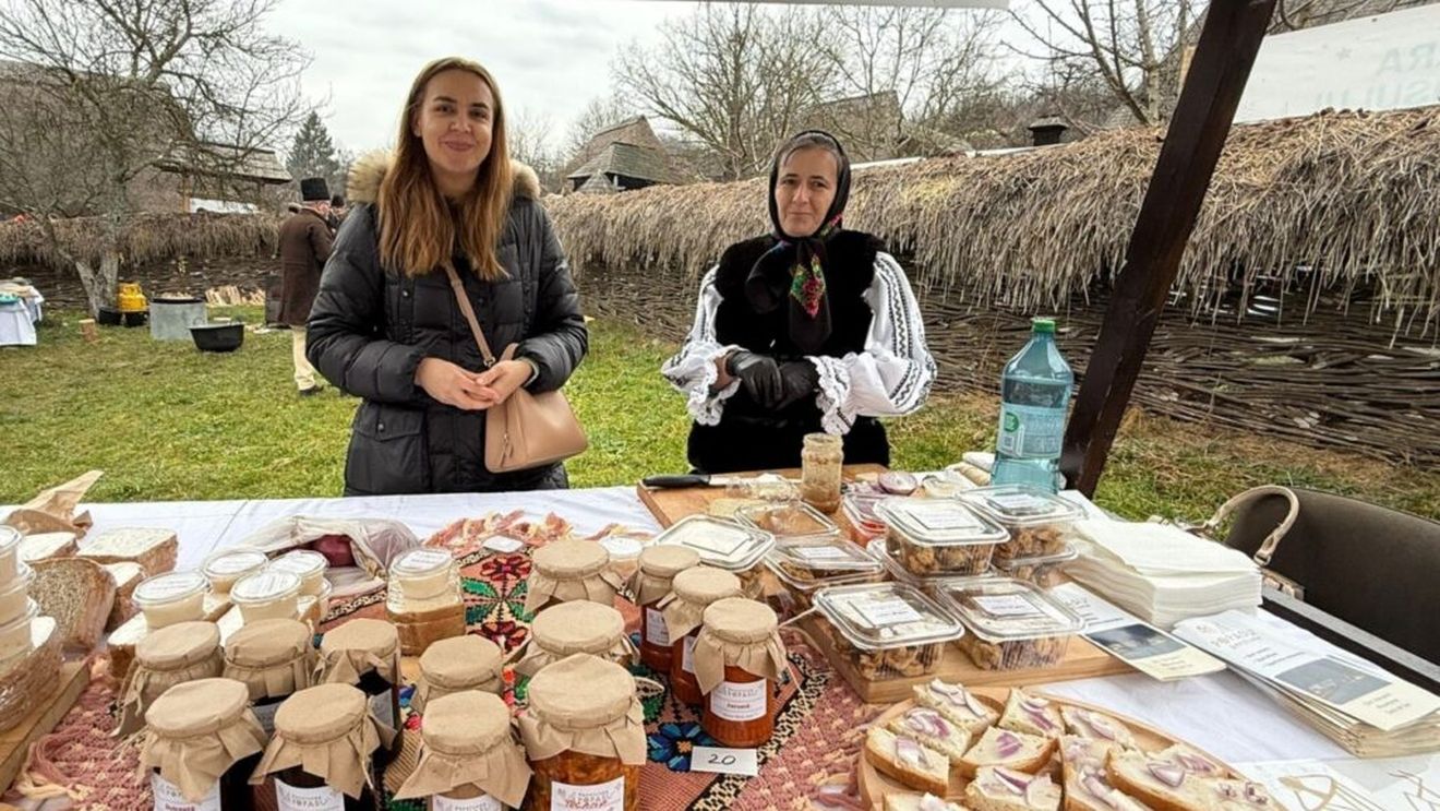 VIDEO | Crăciun în Maramureș, trăit ca odinioară / Colinde, obiceiuri și comunități reunite la Muzeul Satului din Baia Mare, fără zăpadă, dar cu tradiții vii: „Încercăm să păstrăm tradițiile așa cum se făcea încă pe vremea bunicilor”