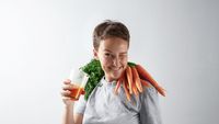 Morcovii nu îți oferă vedere de noapte, iar doi litri de apă nu sunt o regulă pentru toată lumea / Mituri alimentare demontate de specialiști
