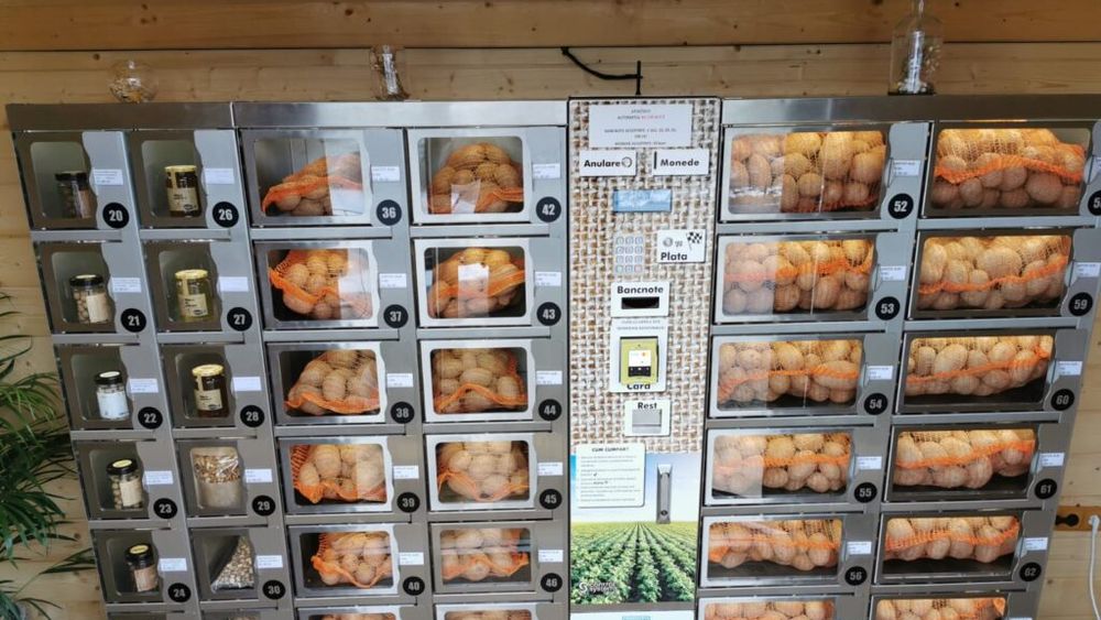 Un fermier din Bihor a deschis primul automat din România pentru vânzarea cartofilor