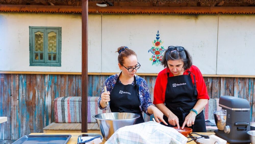 Seria documentară „Portret gastronomic local” aduce România autentică pe YouTube / Tradițiile culinare devin celebre, iar publicul descoperă rețete și povești autentice