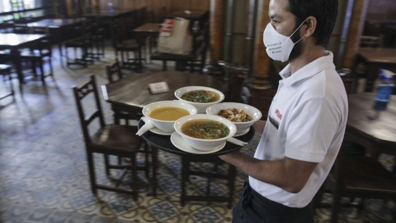 Motivul pentru care România „importă” muncitori din Indonezia: „Vorbim despre o forță de muncă premium care vine cu un know-how net superior la capitolul serviciilor existente în prezent în industria HoReCa, de la noi din țara. Experiența țării lor în turism este net superioară”