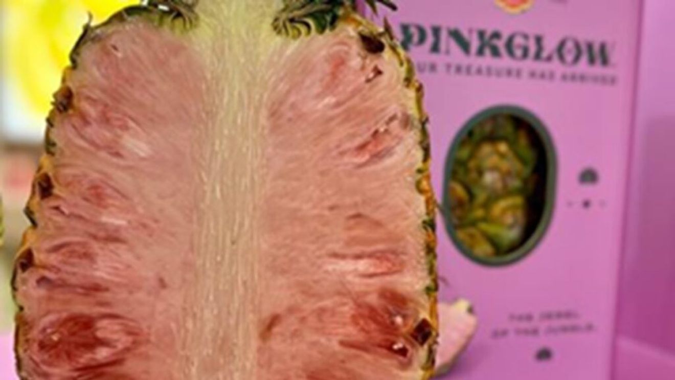 Ananasul roz ajunge în instanță! Compania care a patentat soiul reclamă faptul că fructul este cultivat ilegal în țară