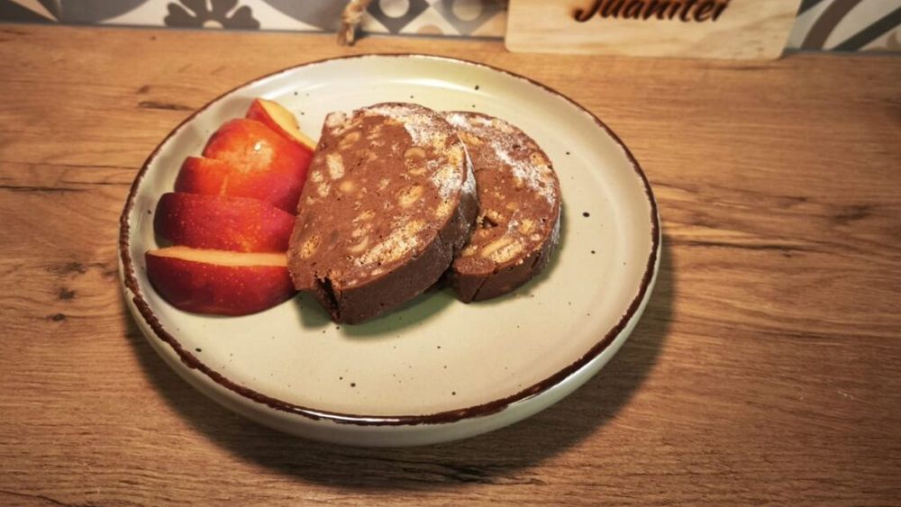 Salam de biscuiți cu ganache de ciocolată/ Nu uita să pui și niște alune sărate pentru un mix de gusturi