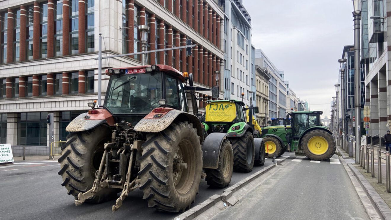Agricultorii polonezi protestează față de acordului UE-Mercosur şi sunt susţinuţi atât de preşedintele Nawrocki cât şi de premierul Tusk