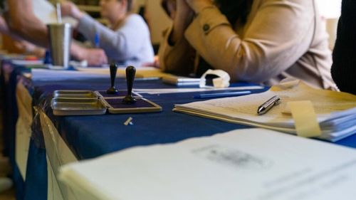 Luca, Freshful sau 5 to go, o parte dintre brandurile care au îndemnat, duminică, ieșirea la urne /„Azi nu ne supărăm deloc dacă nu mai faceți coadă la noi, ci la vot”