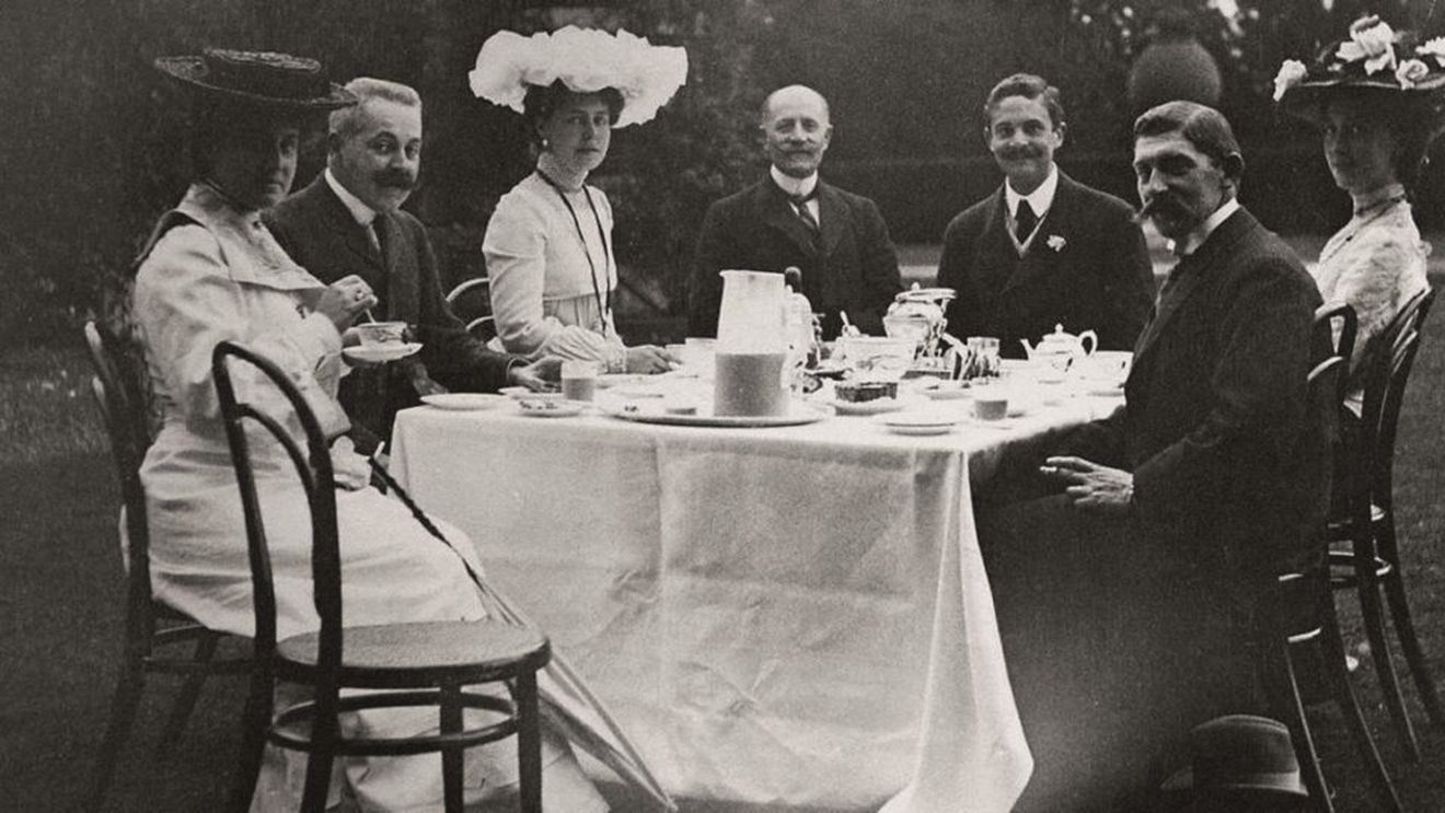 Istoria gusturilor la români (Episodul 11) Cum arăta meniul zilei la Curtea Regală, în timpul Regelui Ferdinand