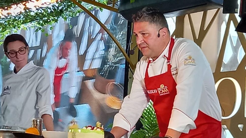 EXCLUSIV | Gaetano Mignano, maestrul cofetar din Napoli care cucerește România cu un tort revoluționar: „Harmony” conține ciocolată Dubai și jeleu de cătină: „Am tot timpul respect pentru tradiție”