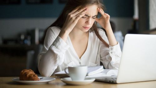 Combinația de băuturi pe care să o eviți dacă suferi de migrene / „O poți privi ca pe un tip de reacție inflamatorie”