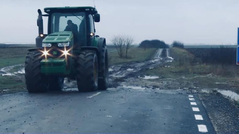 Primăria din Matca, unul din cele mai mari bazine legumicole ale României, amendează proprietarii de tractoare sau camioane care murdăresc drumurile recent asfaltate
