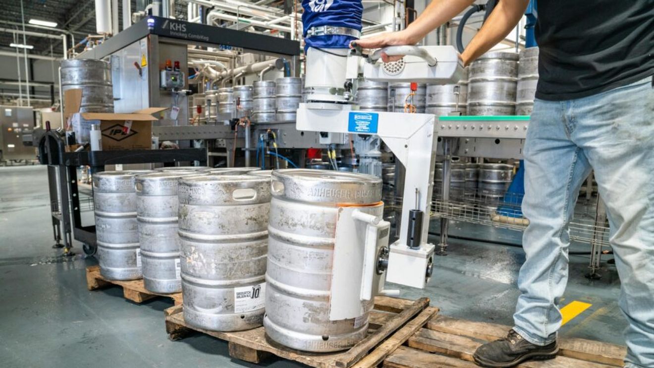 Companiile care produc preparate pentru hrana animalelor, băuturi și altele pot depune cereri de finanţare pentru investiţii în tehnologii noi până în 9 septembrie, anunță Ministerul Finanțelor