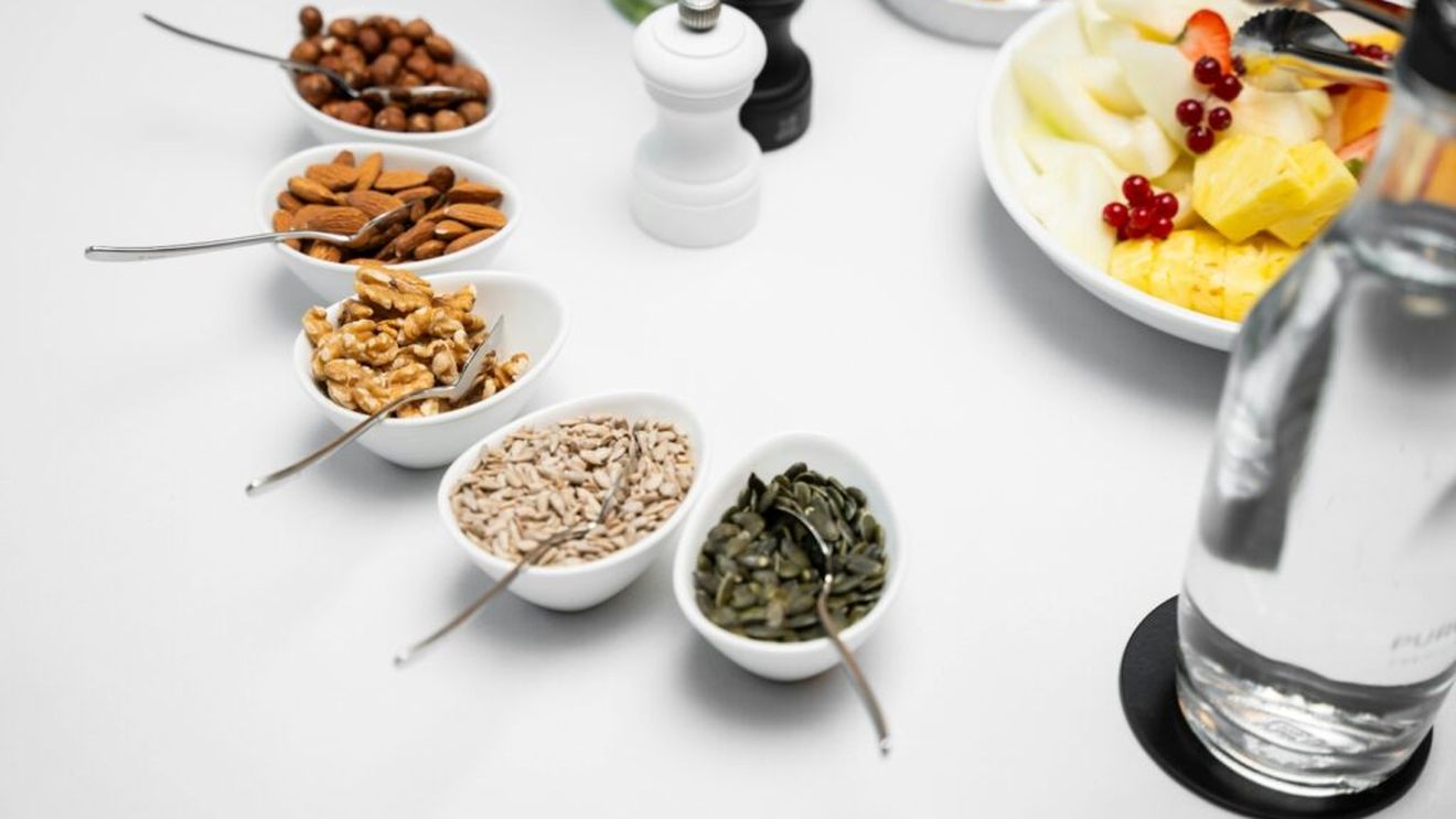 Specialiștii Societății Regale de Osteoporoză din Marea Britanie explică modul în care dieta, stilul de viață și factorii genetici pot afecta densitatea osoasă / O serie de alimente ajută la sănătatea oaselor 